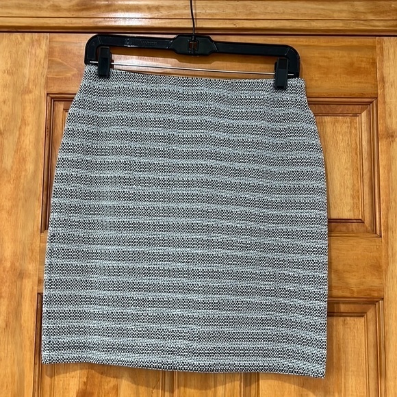 Loft Petite Gray Striped Skirt Small - Picture 2 of 5